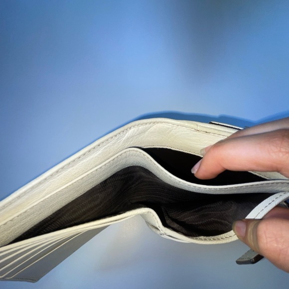 Authentic Gucci Bamboo D Ring Wallet - Picture 5 of 9